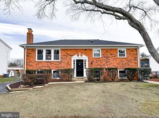 5414 Broadmoor St, Alexandria, VA 22315