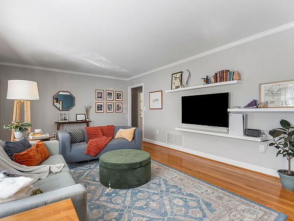 3rd image of 12 Spring Forest Rd