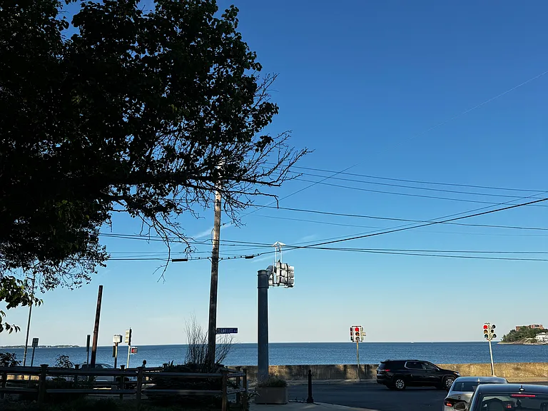 10 minute commute to beach at the end of your street!