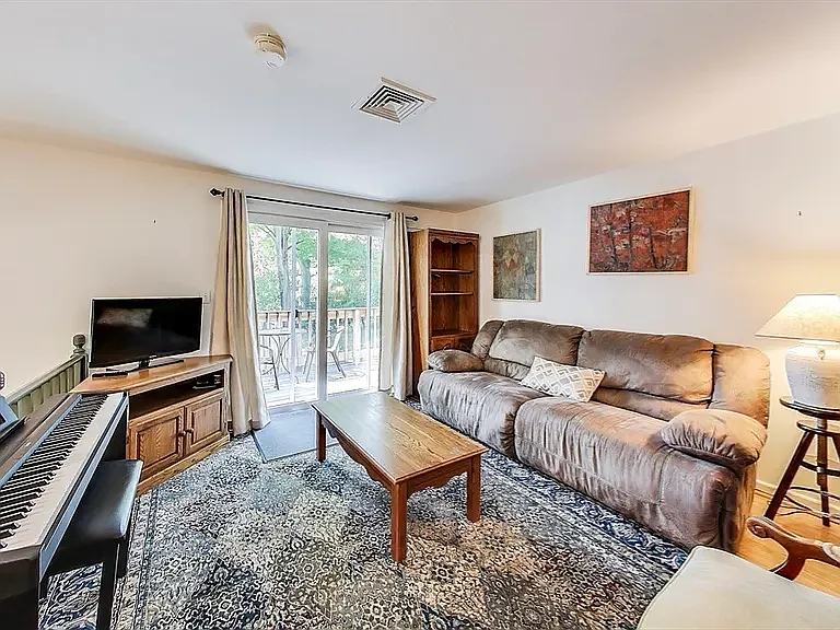 417 Washington St — Photo 3