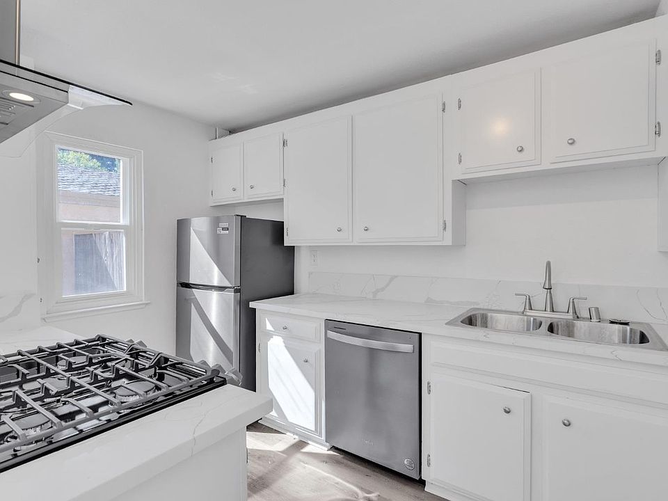 1st image of 207 Touchstone Pl