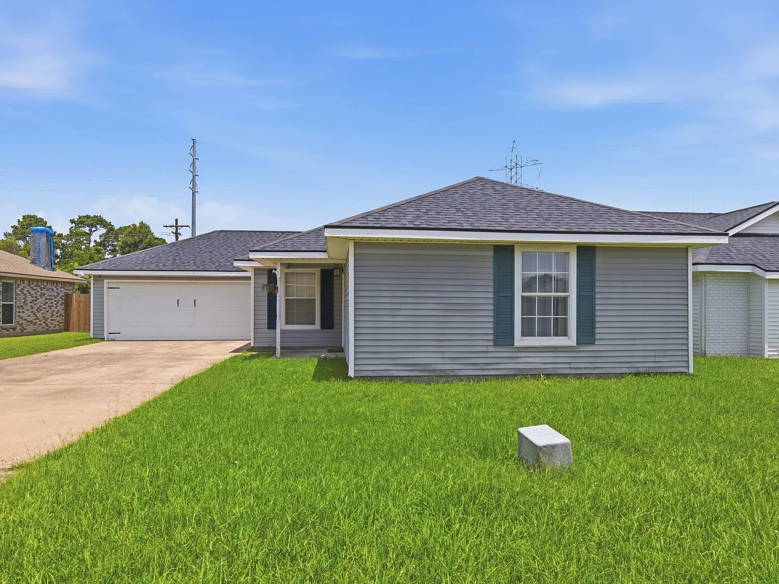 3 bed, 1463 sqft, $2,000 — Photo 2