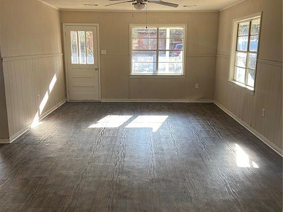 2nd image of 437 Charles St