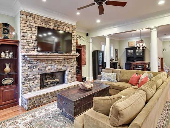 3rd image of 1283 Edmund Park Dr