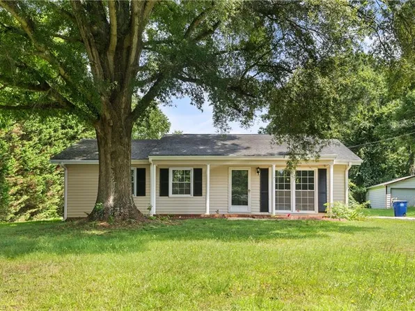 4215 Valjean Ln, Winston Salem, NC 27107