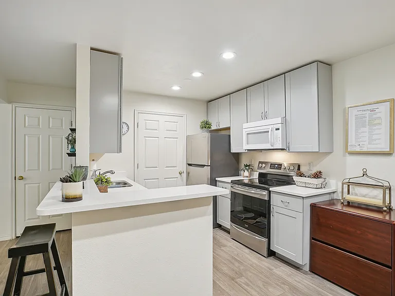 Cambridge Crossing Apartments — Photo 8
