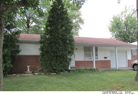 1st image of 832 Amherst Dr