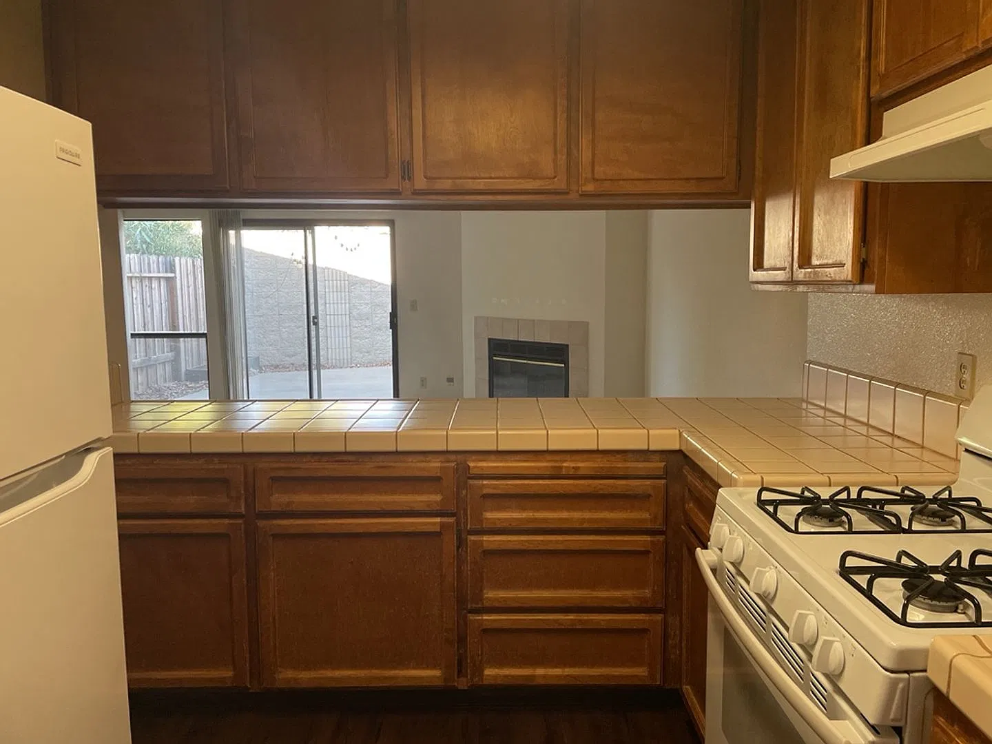 2 Bedroom 1.5 Bath Home in South Davis — Photo 3