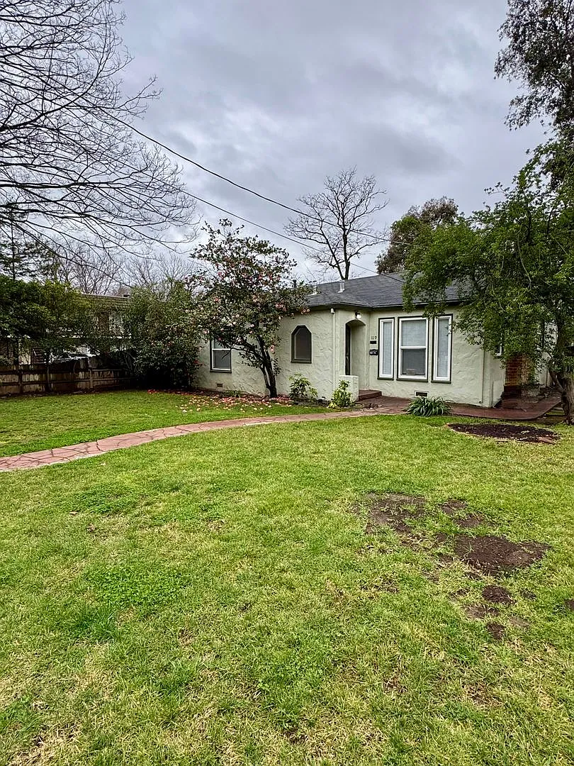 1119 Citrus Ave — Photo 2
