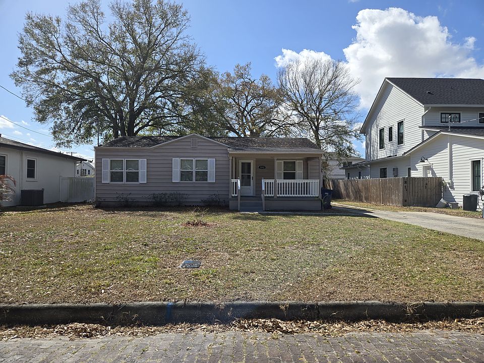 1st image of 1002 W Woodlawn Ave