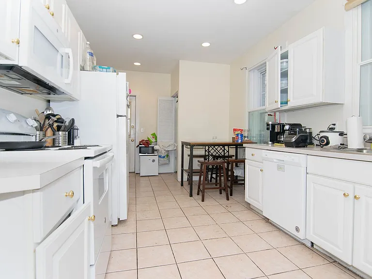 60 Gibbs St #1 — Photo 2