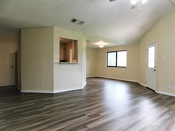 5th image of 2404 Lago Trl