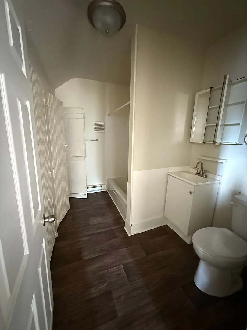 736 Hobart St — Photo 4