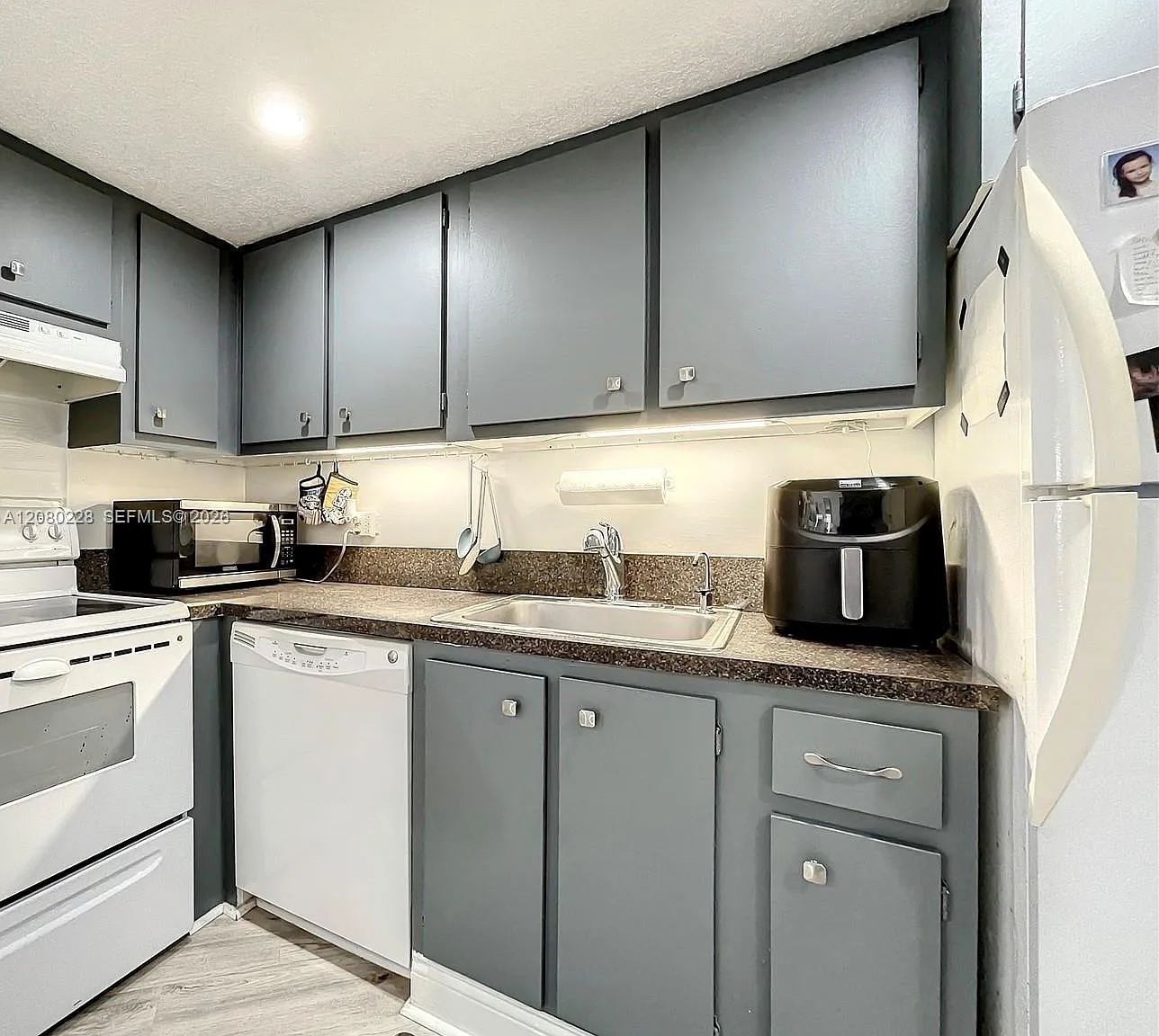 999 Brickell Bay Dr — Photo 3