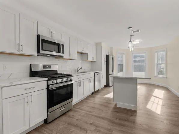 22 Oakland St #B, Newton, MA 02458