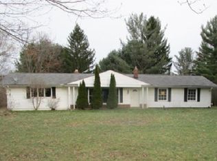 149 Lakeview Ln, Chagrin Falls, OH 44022