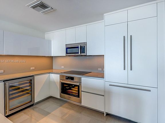 5th image of 88 SW 7th St #1303