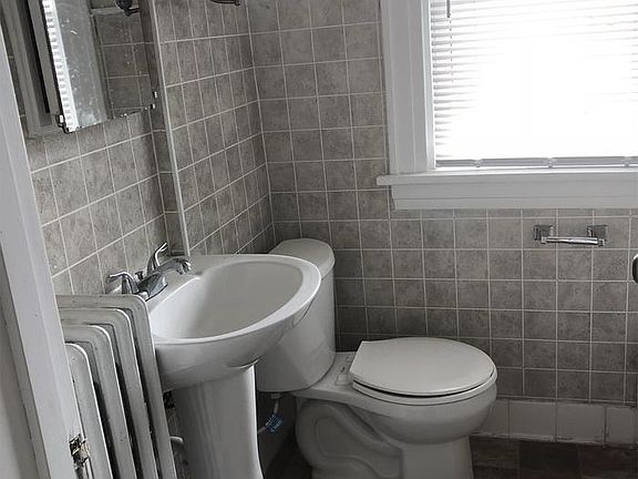 5th image of 321 W 4th St APT 4