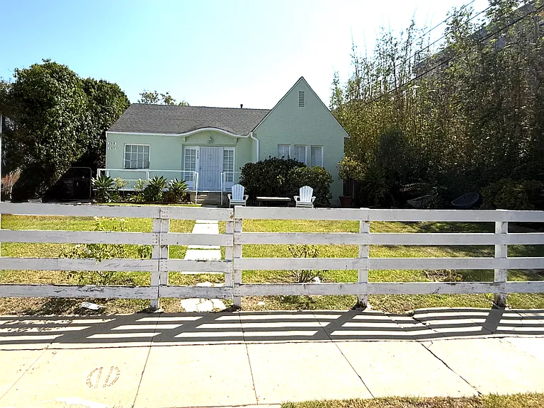 2320 Superior Ave — Photo 1