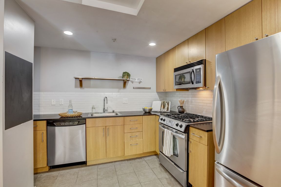 Cedar St-013