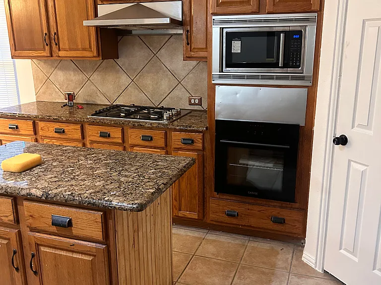 2408 Hillary Trl — Photo 6