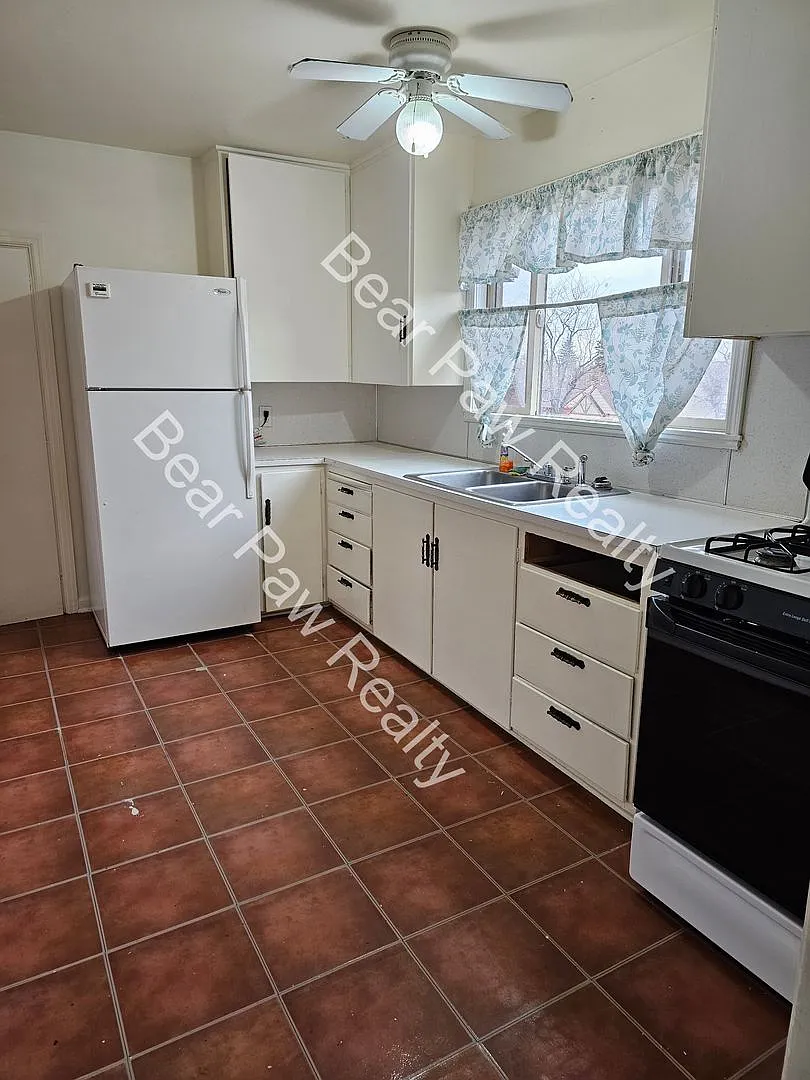 708 W 1st Ave — Photo 3