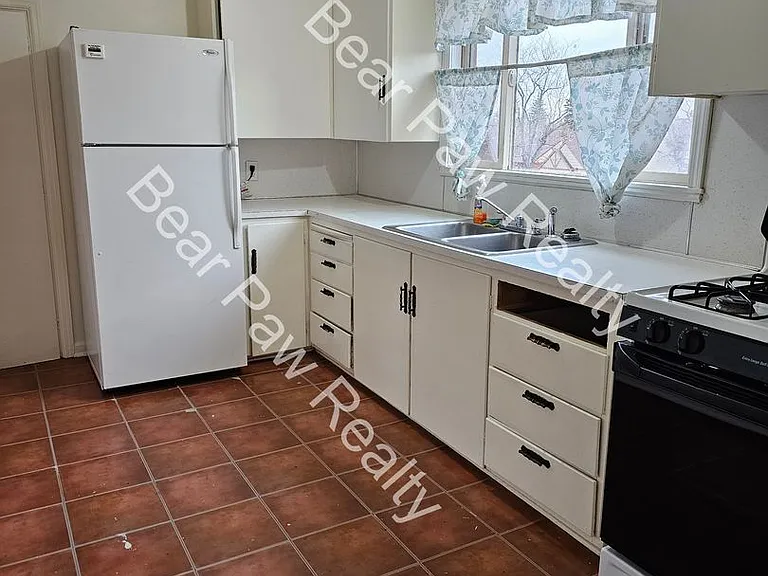 708 W 1st Ave — Photo 21