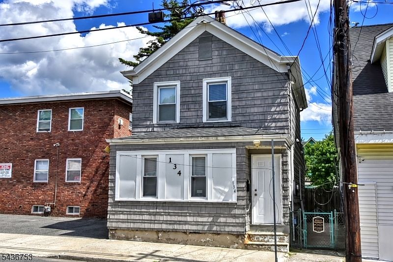 1st image of 134 N 8Th St