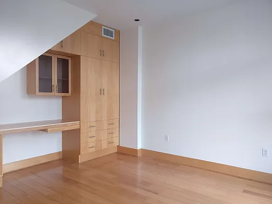 Rented by SpaceMax Realty Inc | media 4