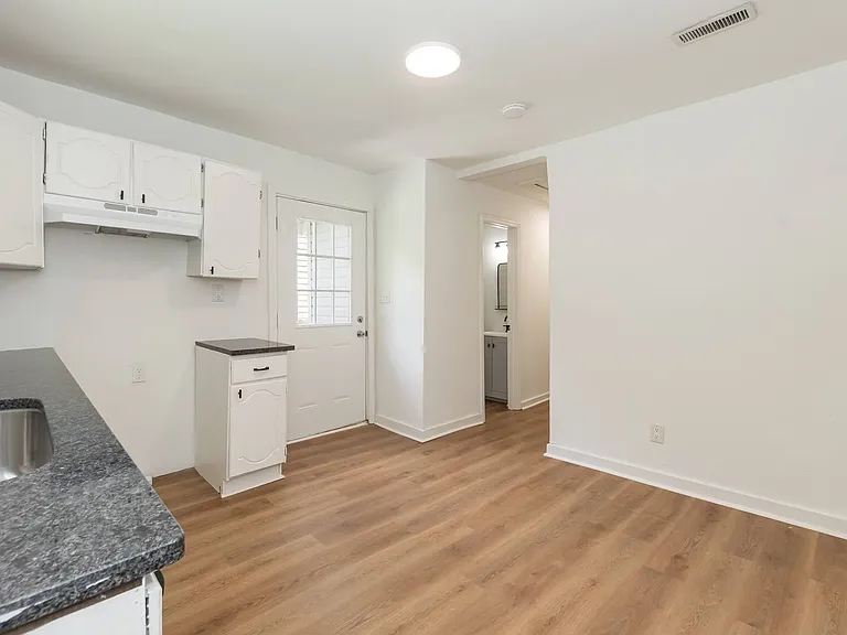 423 E Rockspring St — Photo 18