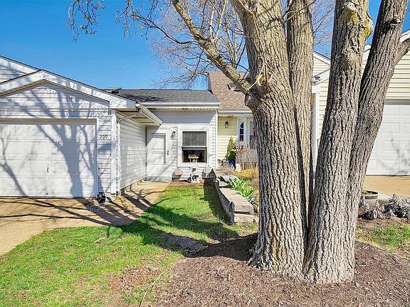 2nd image of 290 Highland Village Dr