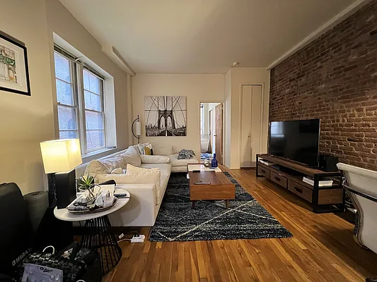 Rented by City Connections Realty | media 6