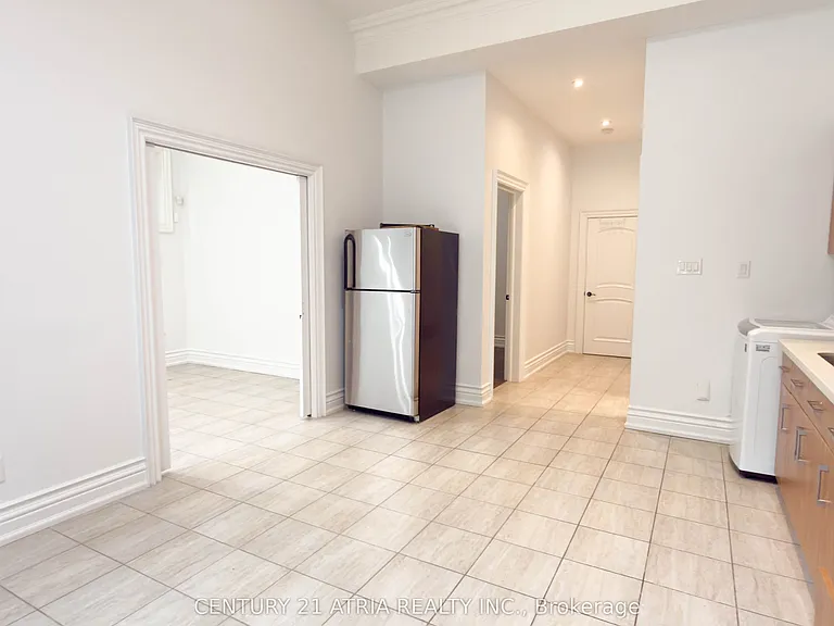 183 Ellerslie Ave #BASEMENT — Photo 10