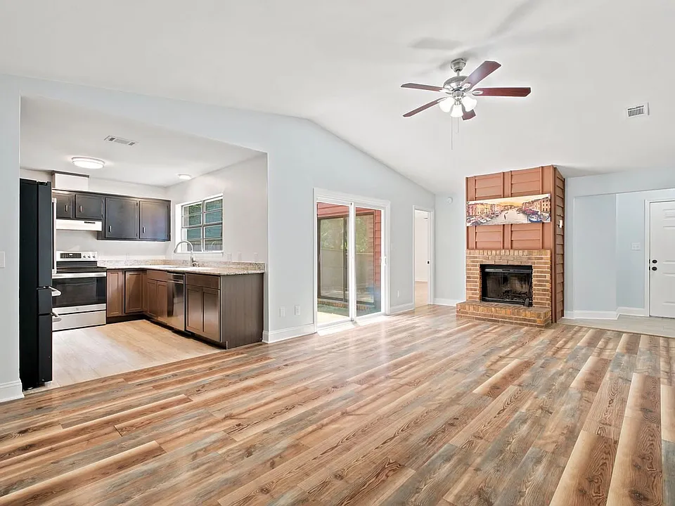 2700 Sanibel Pl #4