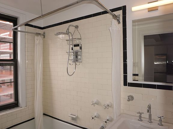 5th image of 31 E 12th St APT 11B