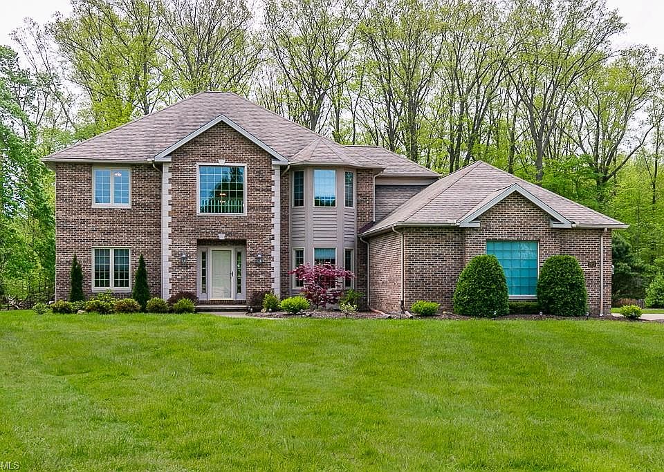 1st image of 2913 Oakwood Dr