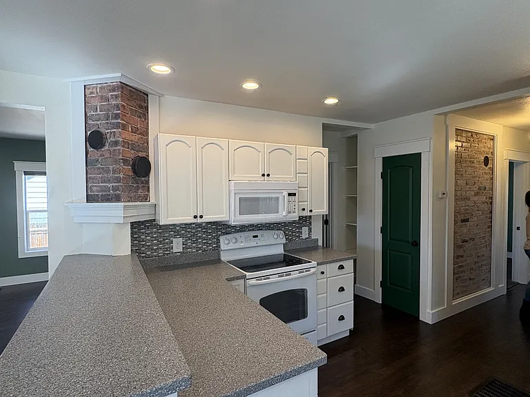1111 S 4th St — Photo 3