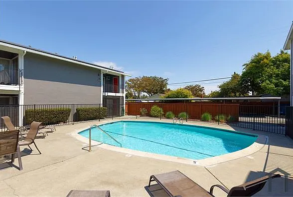 195 E Pacific Ave #2 — Photo 29