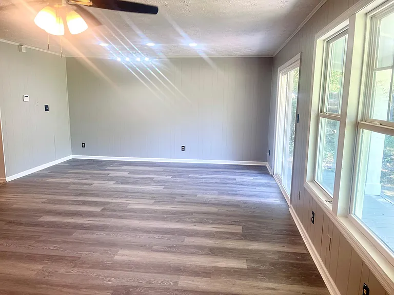 6243 Holiday Blvd — Photo 2