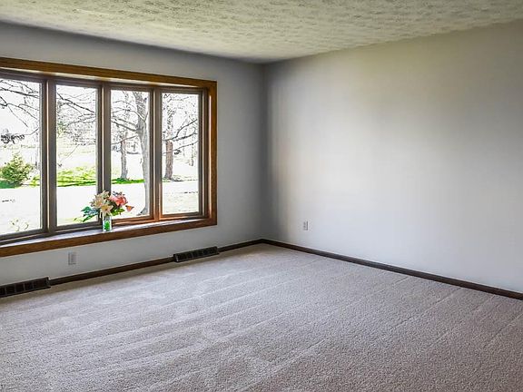 2nd image of 8421 Scenicridge Ave NW
