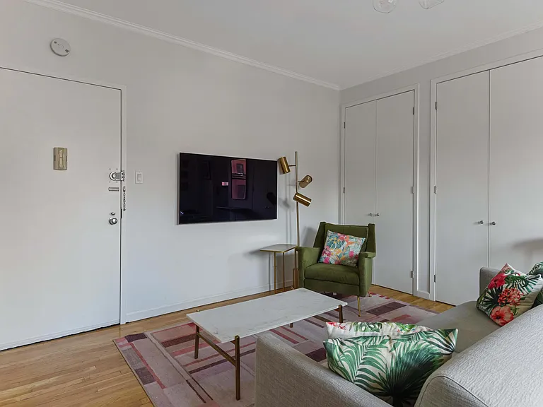 104 W 70th St #4F — Photo 5