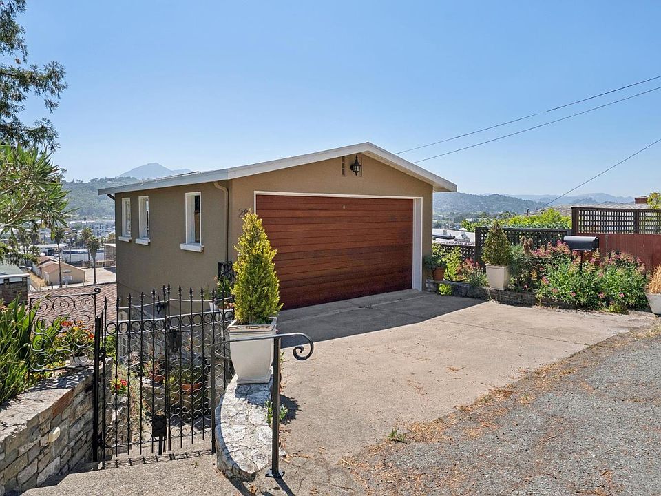 1st image of 28 Marina Court Drive