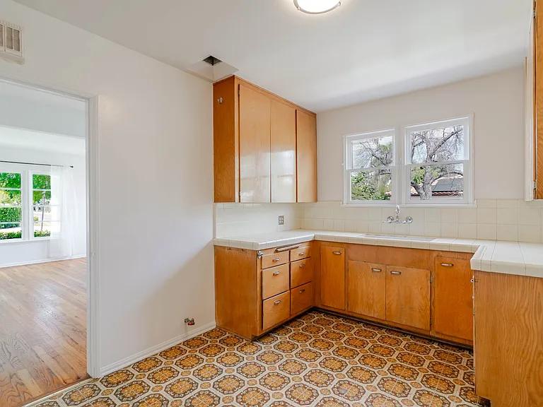 4950 Newcastle Ave — Photo 21