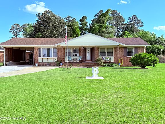 3rd image of 102 Yorkshire Drive