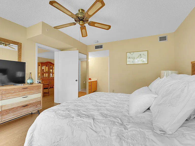 2001 Marina Isle Way #203 — Photo 17