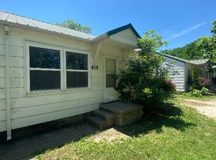 415 SW 3rd St, Newton, KS 67114