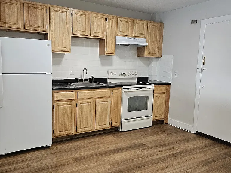 700 Cummins Hwy #12 — Photo 1