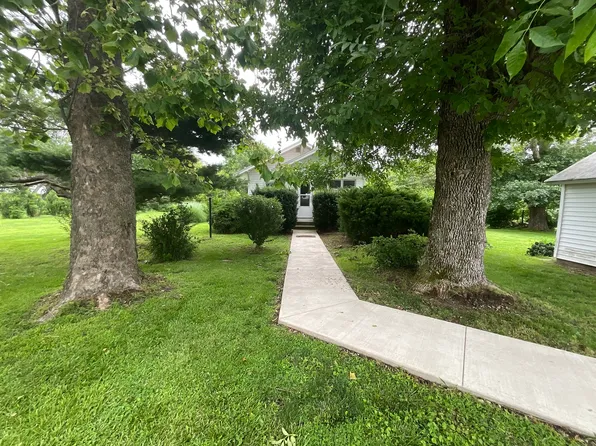 990 N 1875th St, Saint Peter, IL 62880