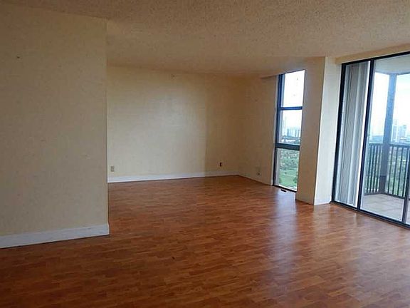4th image of 20379 W Country Club Dr APT 2538