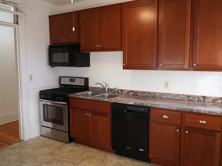 Oxford Street Apartments — Photo 32